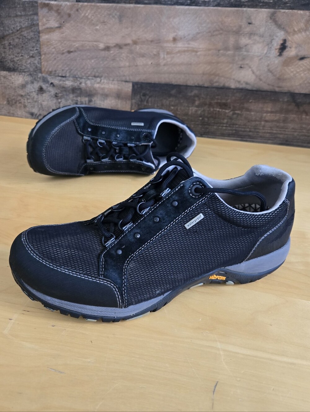 Dansko Peggy Womens 42 US 11 Waterproof Walking Shoes Vibram Sole Black